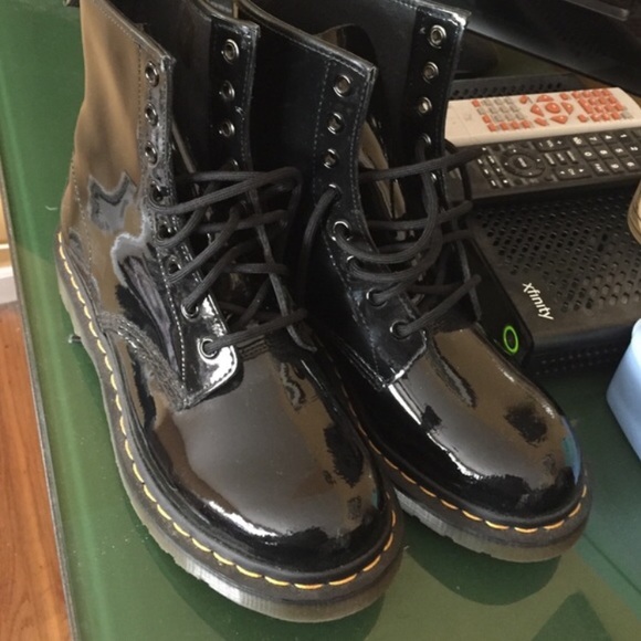 Dr. Marten Black Glossy combat boots
