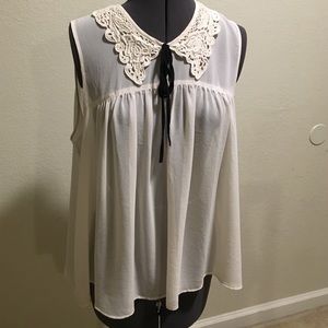 Sleeveless Blouse with Lace Collar