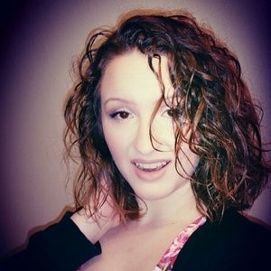 Meet your Posher, Cassandra