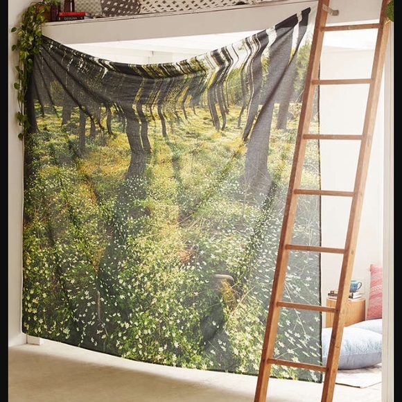 URBAN OUTFITTERS TAPESTRY. LAURA KICEY MOONBEAM