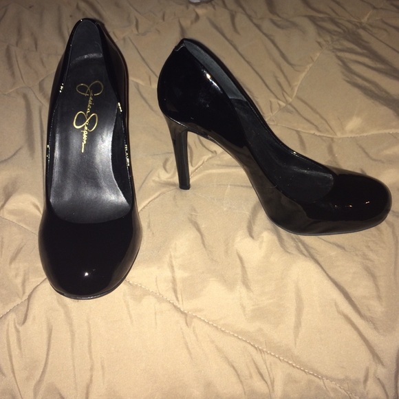Classic Pump!! 👠 - Picture 2 of 3