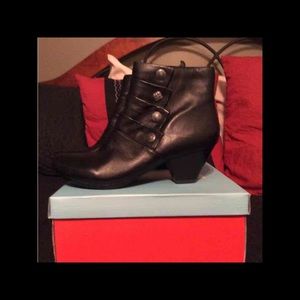 Dansko bootie Blk leather sz11W