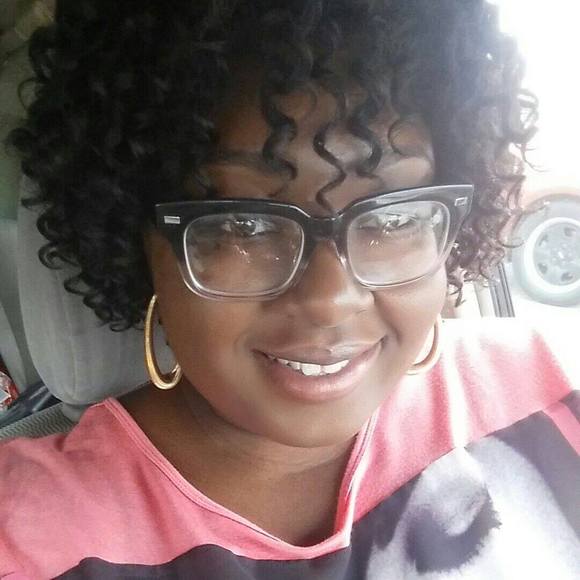 Meet your Posher, Domonique
