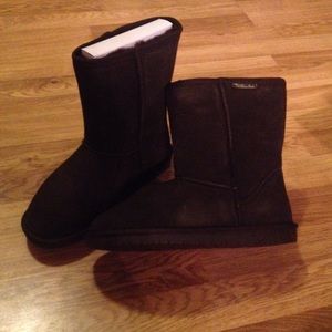 Willowbee 8" brown fuzzy-lined boots
