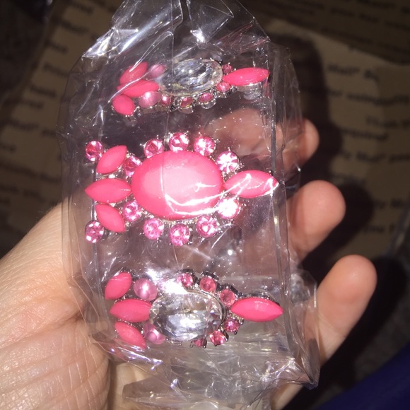 Lucite Pink Pendant Cuff - Picture 3 of 3