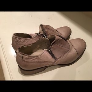 Boutique 9 Taupe oxfords- leather