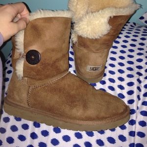 authentic chestnut button uggs