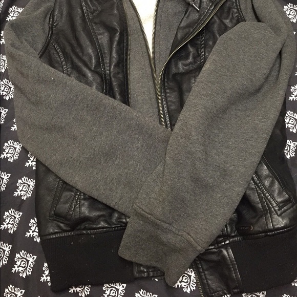 Leather jacket - Picture 2 of 2