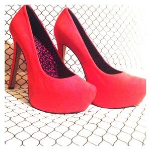 Jessica Simpson platform pumps in Tomato Red