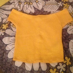 New guess off shoulder crop top.