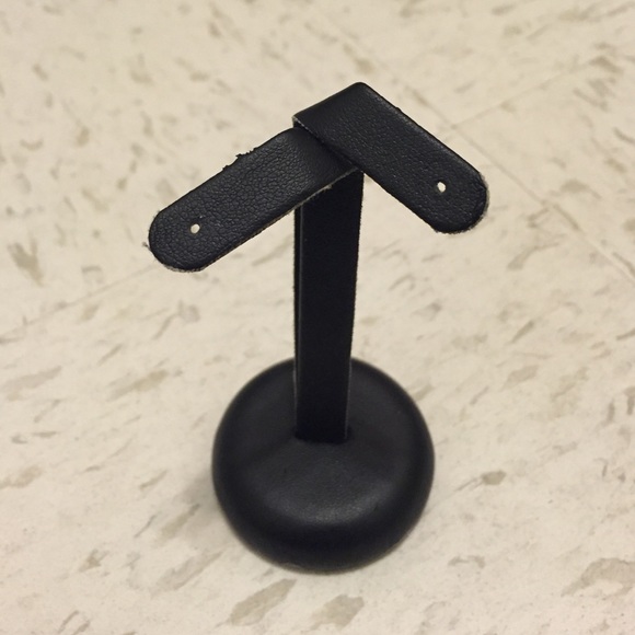Earring Display - Picture 1 of 4