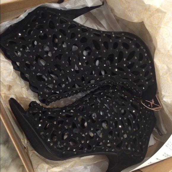 Black heels price negotiable