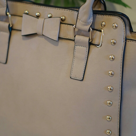Gorgeous Tan/Beige Faux Leather Handbag - Picture 3 of 4