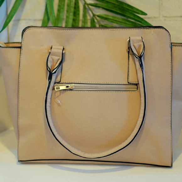 Gorgeous Tan/Beige Faux Leather Handbag - Picture 4 of 4