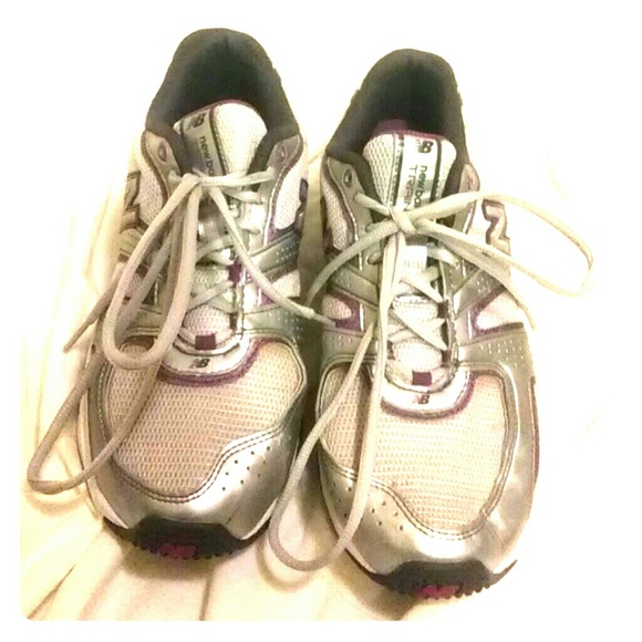 New Balance tennis shoes