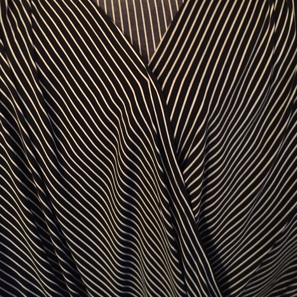 Black/white crossover top - Picture 2 of 4