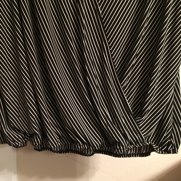 Black/white crossover top - Picture 3 of 4