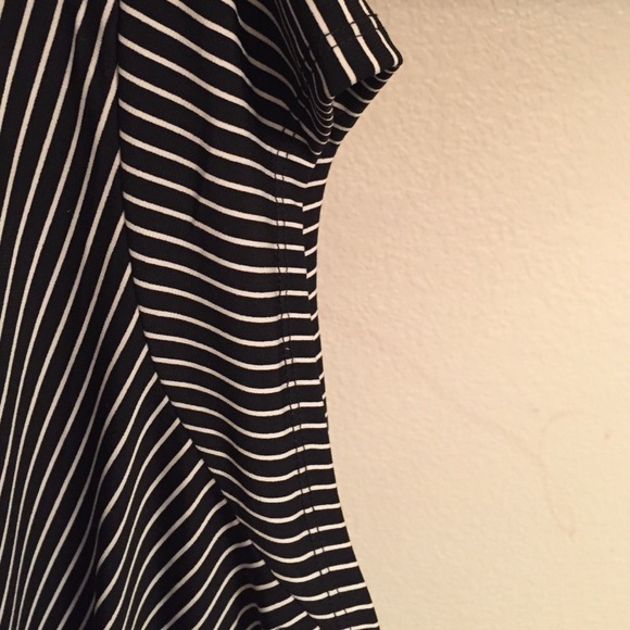 Black/white crossover top - Picture 4 of 4