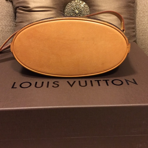 💥👜💯% AUTHENTIC LOUIS VUITTON👜💥 - Picture 3 of 4