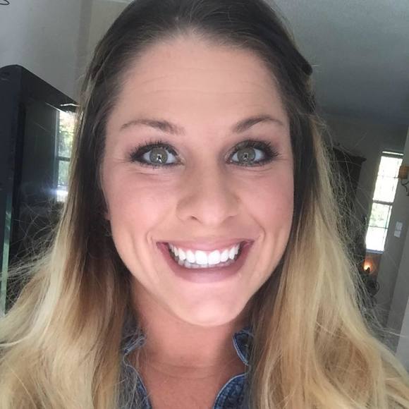 Meet your Posher, Amelya