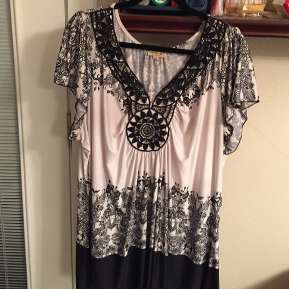 Black/white top