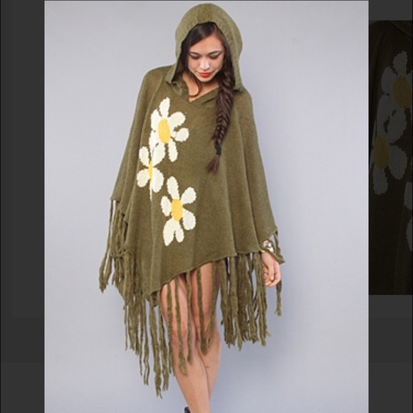 WILDFOX white label daisies poncho