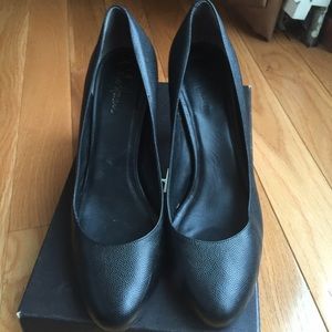 Cole Haan Violet Air Pumps Textured