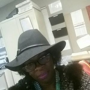 Meet your Posher, Sharon