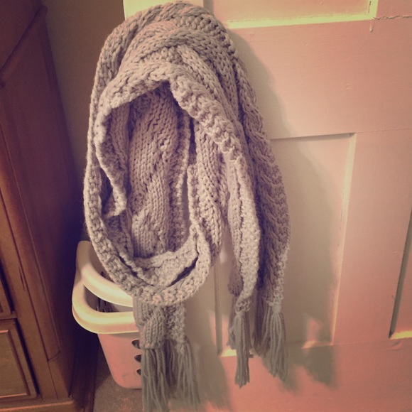 Brand new chunky cable knit scarf
