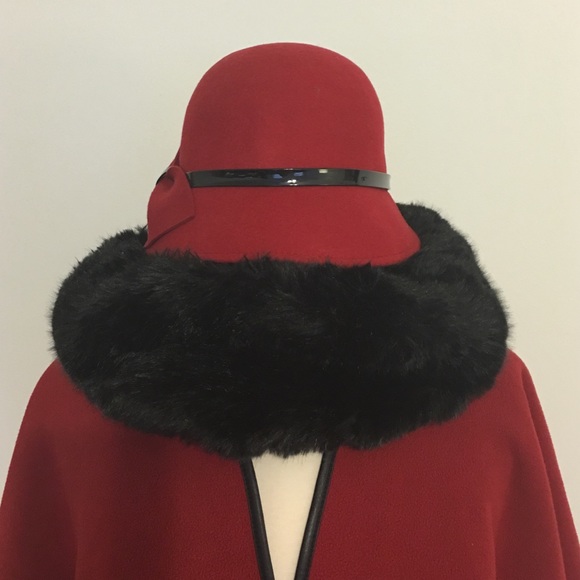 Beatiful matching red cape, fur collar and hat!