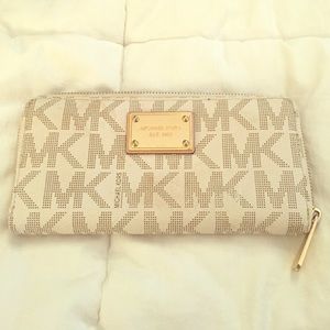 Michael Kors leather sipper wallet