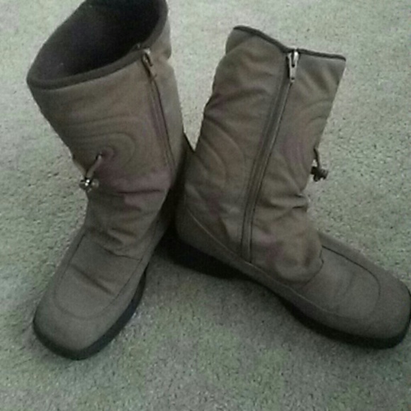 Snow boots - Picture 1 of 4
