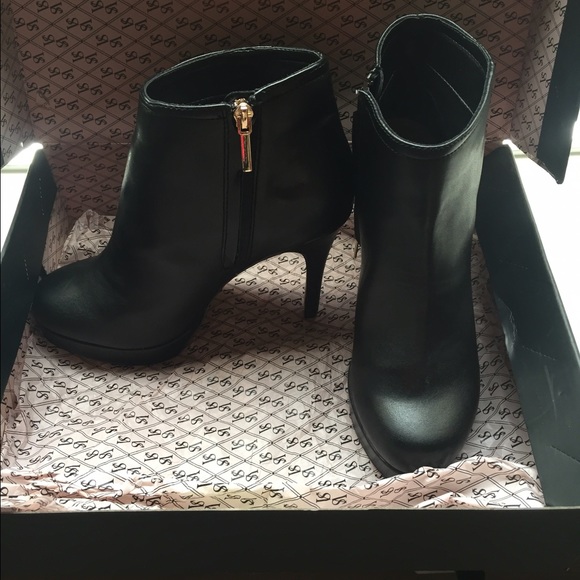 Sexy New Victoria Secret ankle boots (Black)