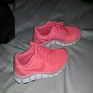 Hot pink nike free 5.0