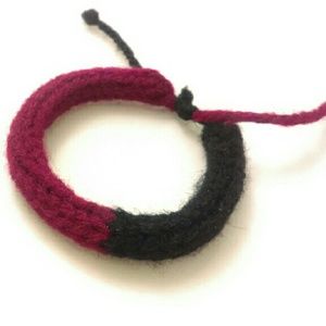 Fabric bracelet in red and black