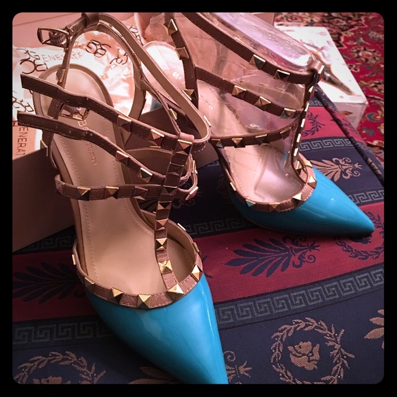 Pumps - Picture 1 of 2