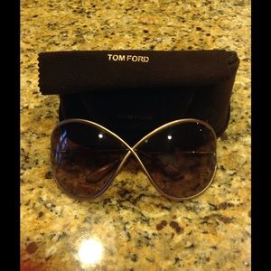 Meet your Posher, Cassandra