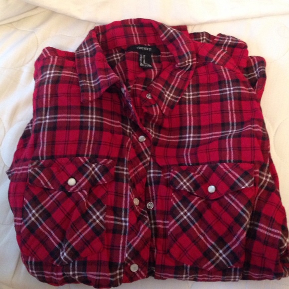 A red/black plaid with pearl snaps. SUPER comfy!!!