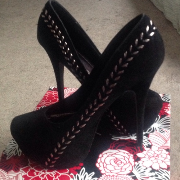 Shoes - 5" Black, Suede Pumps