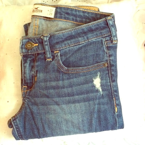Distressed skinny jeans