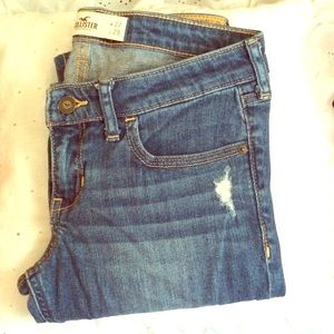 Distressed skinny jeans