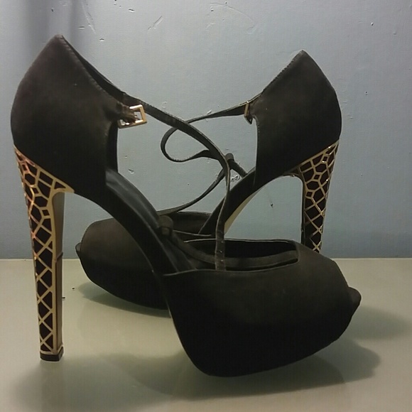 Heels - Picture 1 of 1