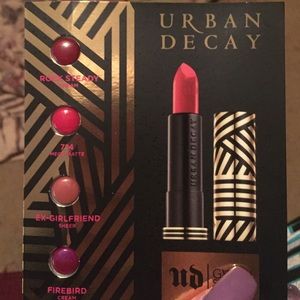 Eyeshadow palette/lipstick