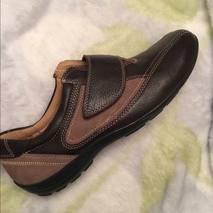 NATURALIZER BROWN TWO-TONE OXFORD