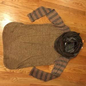 Long sleeve top. Amazing detail. Amazingly fun!