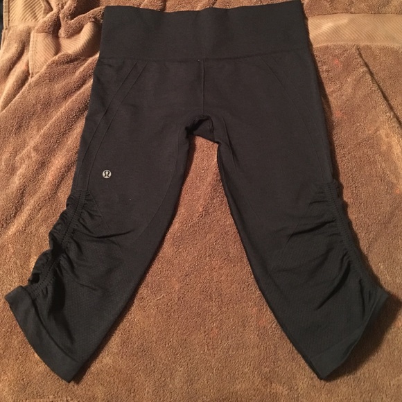 Lululemon in the flow crop size 6