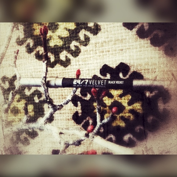 Urban Decay Other - 🆕 Urban Decay 24/7VELVET Glide On Eye Pencil BLK