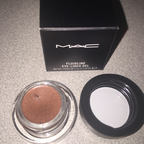 **MAC Fluidline Eye-Liner Gel (Rich Ground)**