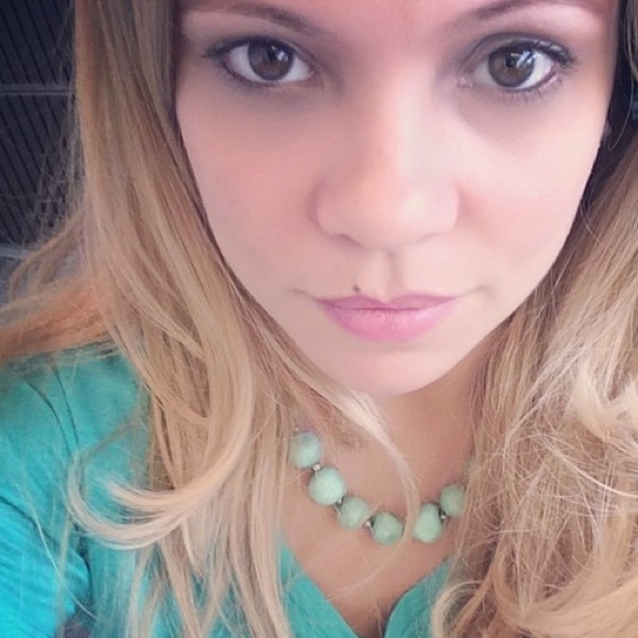 Meet your Posher, Iris - Picture 1 of 1