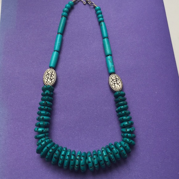 Turquoise Beaded Necklace with silver detail